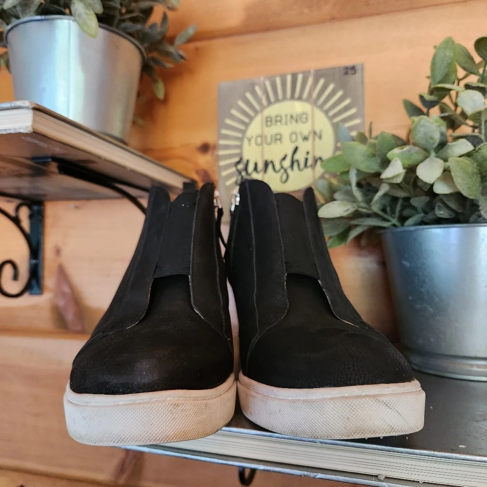 Linea Paolo Felicia Boot Wedge Hidden Heel Black Leather Sneaker Booties Sz 7.5M